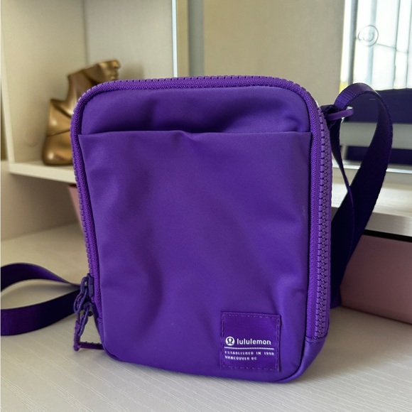 Lululemon easy access crossbody - Picture 2 of 2